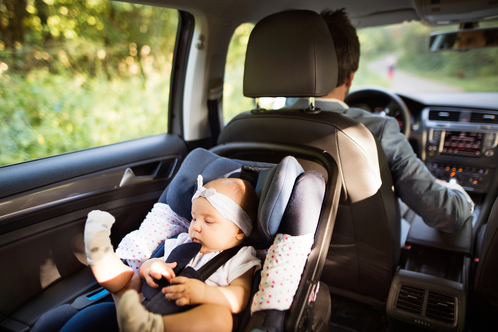 Choisir siège auto ou cosy pour bébé pour la voiture